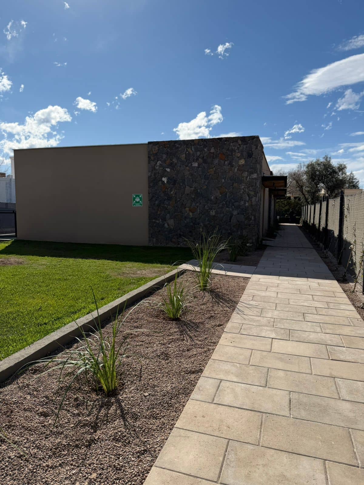 Jardines y espacios verdes — geriátrico en Mendoza, Residencia Vitacoria