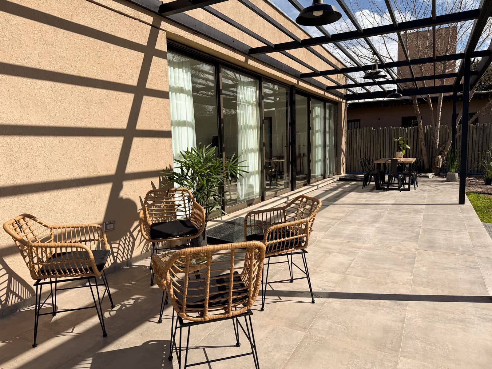 Galería exterior — geriátrico en Mendoza, Residencia Vitacoria
